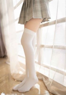 穿制服的女孩_迅雷极速版下载